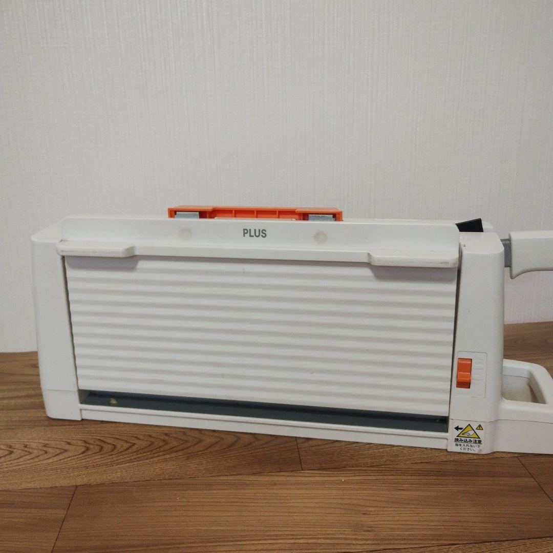 替刃交換済み PLUS 裁断機 PK-113 26-310 ホワイト 電池蓋なし