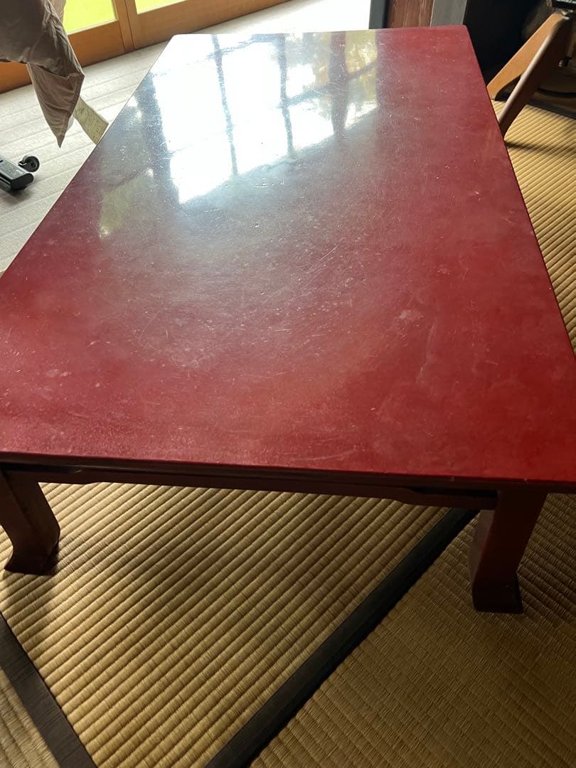 赤い座卓　128x70センチ