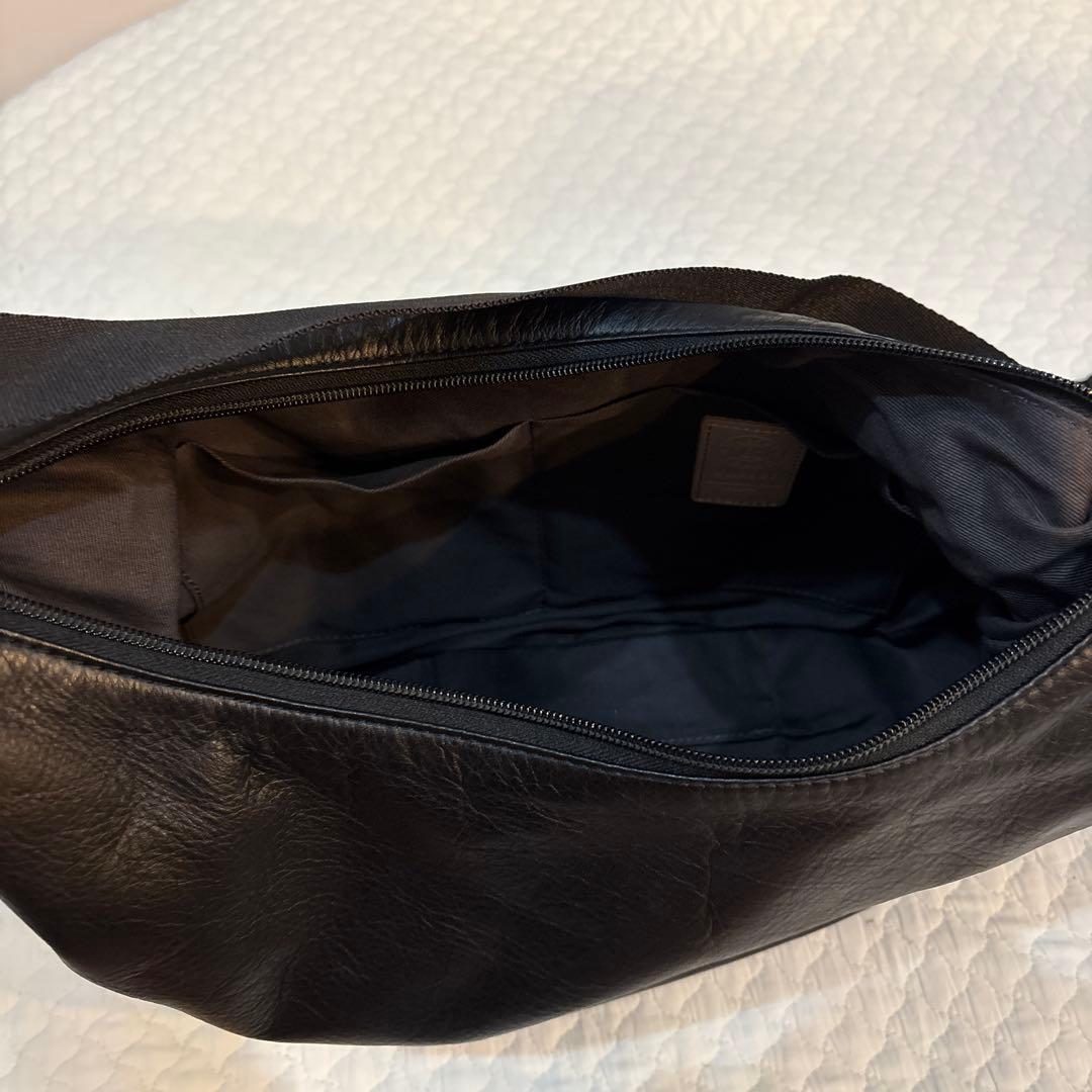 ま*ろ様 ラシット　ブラックレザーショルダーバッグ　russet