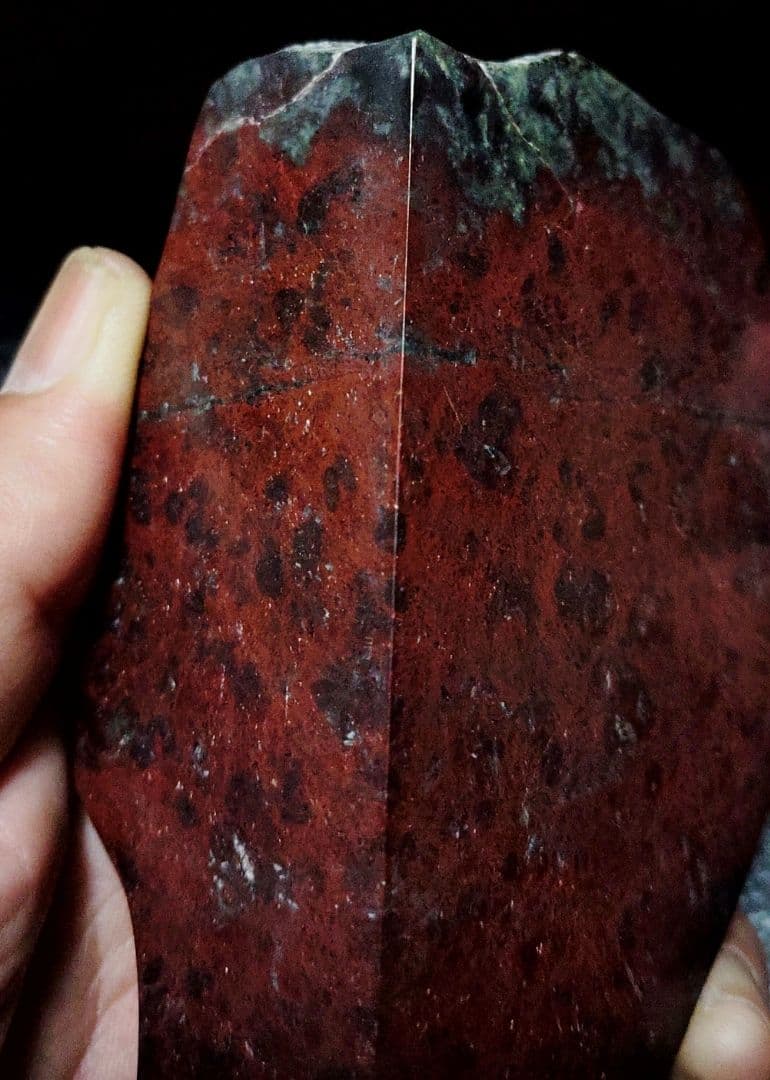 ★サーペンティン原石★赤蛇紋岩【入りコン沢・2面カット・353ｇ】