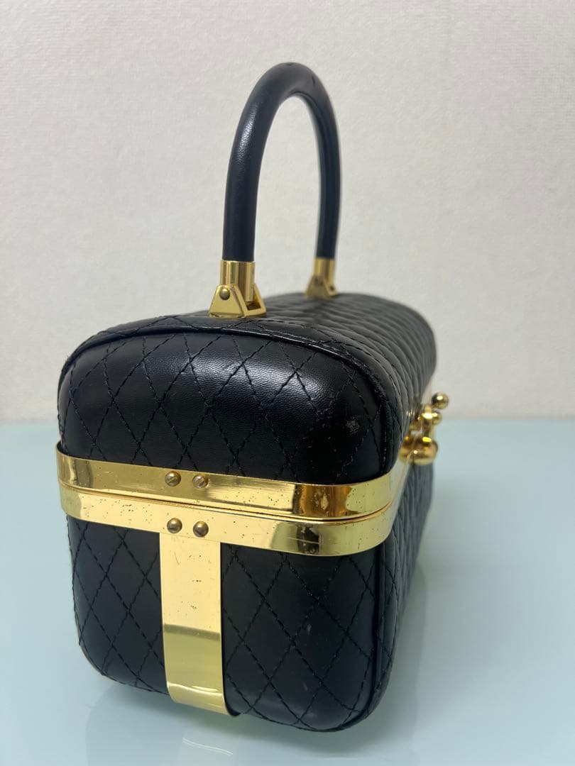 黒いキルティングパーティーバッグ