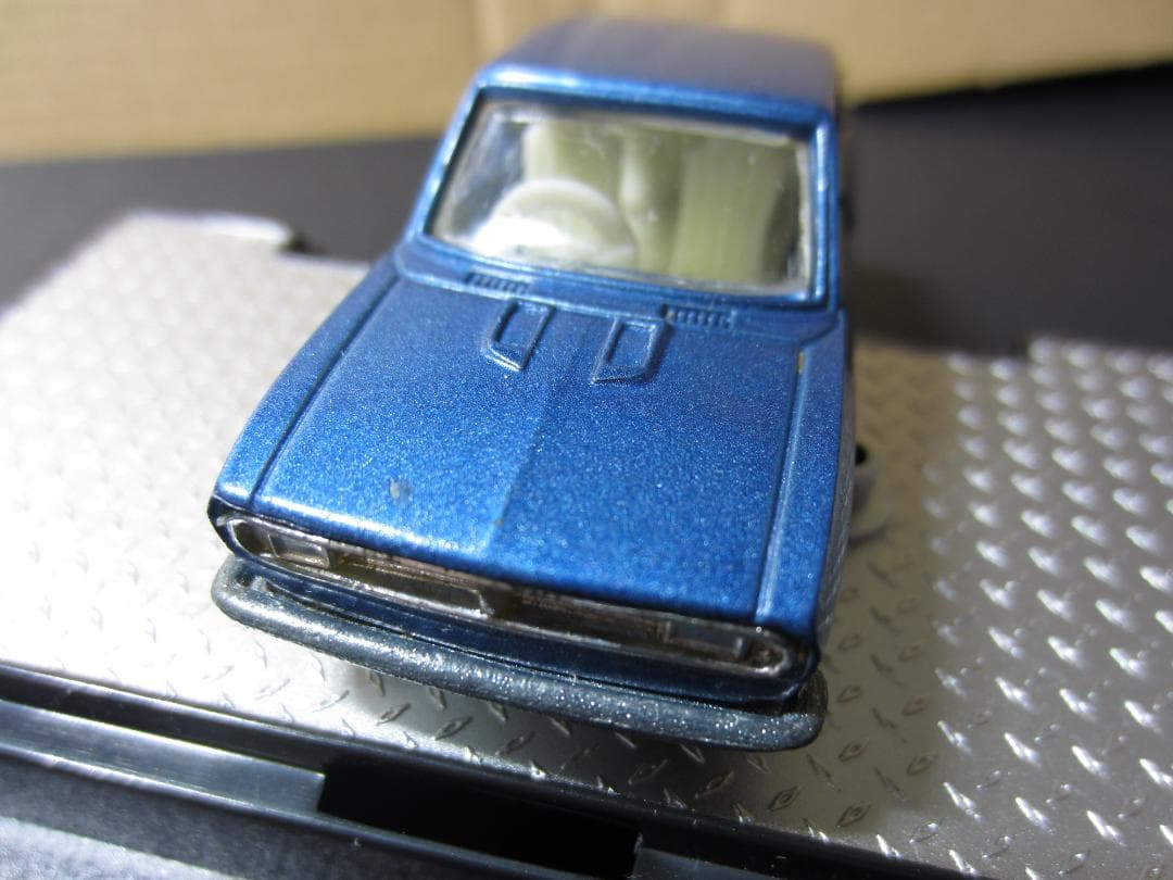 【香港トミカ】マツダ カペラ２ドアクーペ／青／グリル造型あり