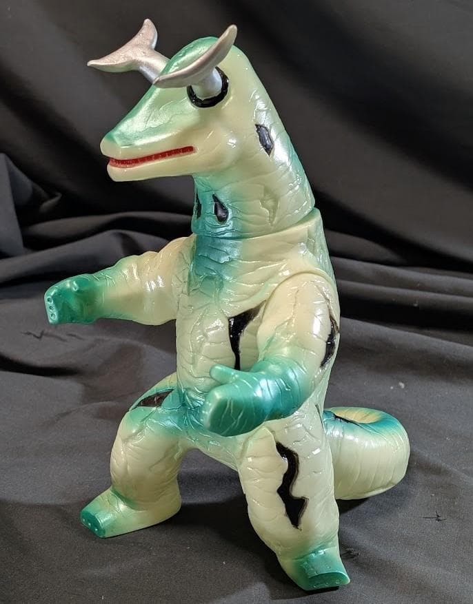 エレキング「ウルトラセブン」登場怪獣（ブルマァク復刻）蓄光版ソフビフィギュア