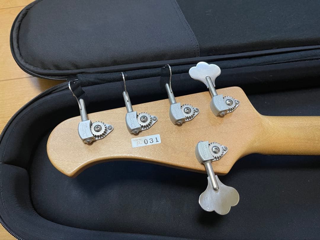 Xotic XP-1T 5弦　最初期型　ゴールド