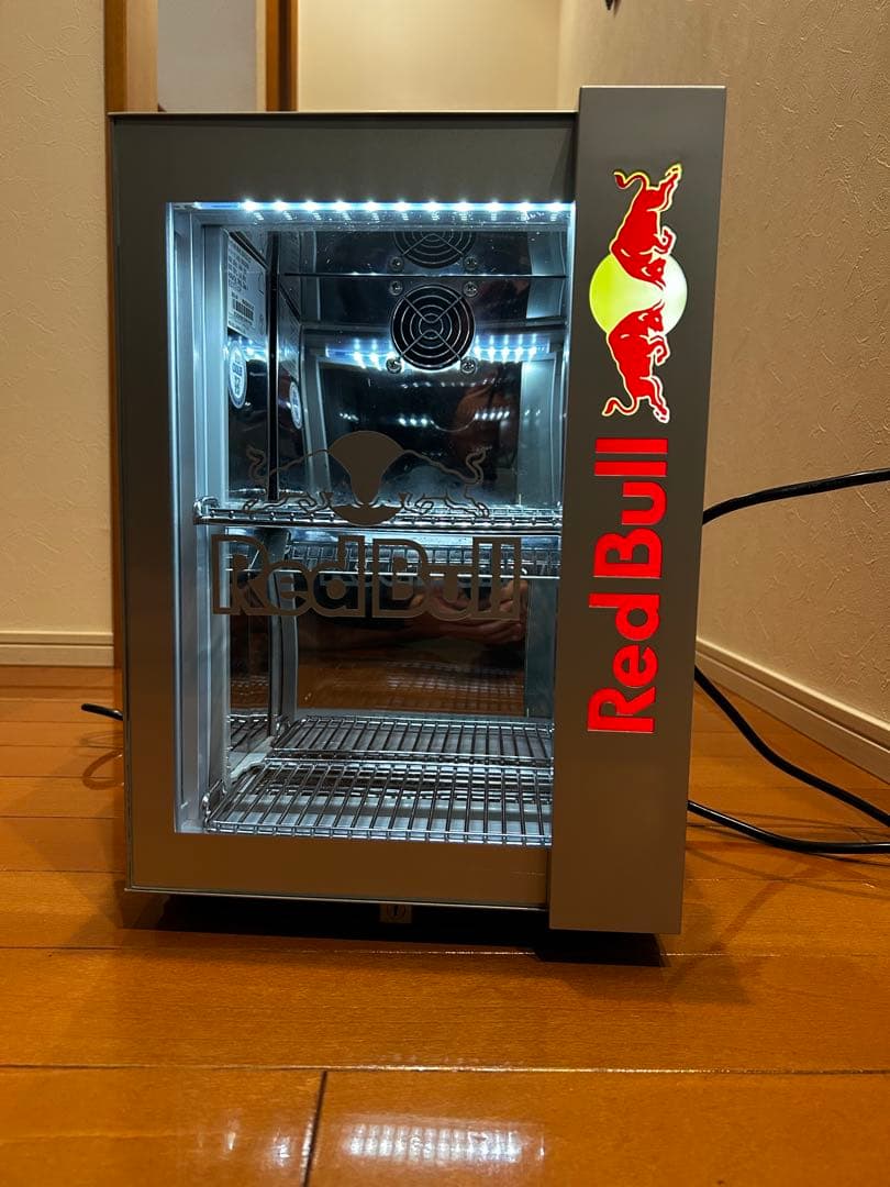 Red Bullレッドブル小型冷蔵庫 限定非売品 ショーケース　実働品　美品