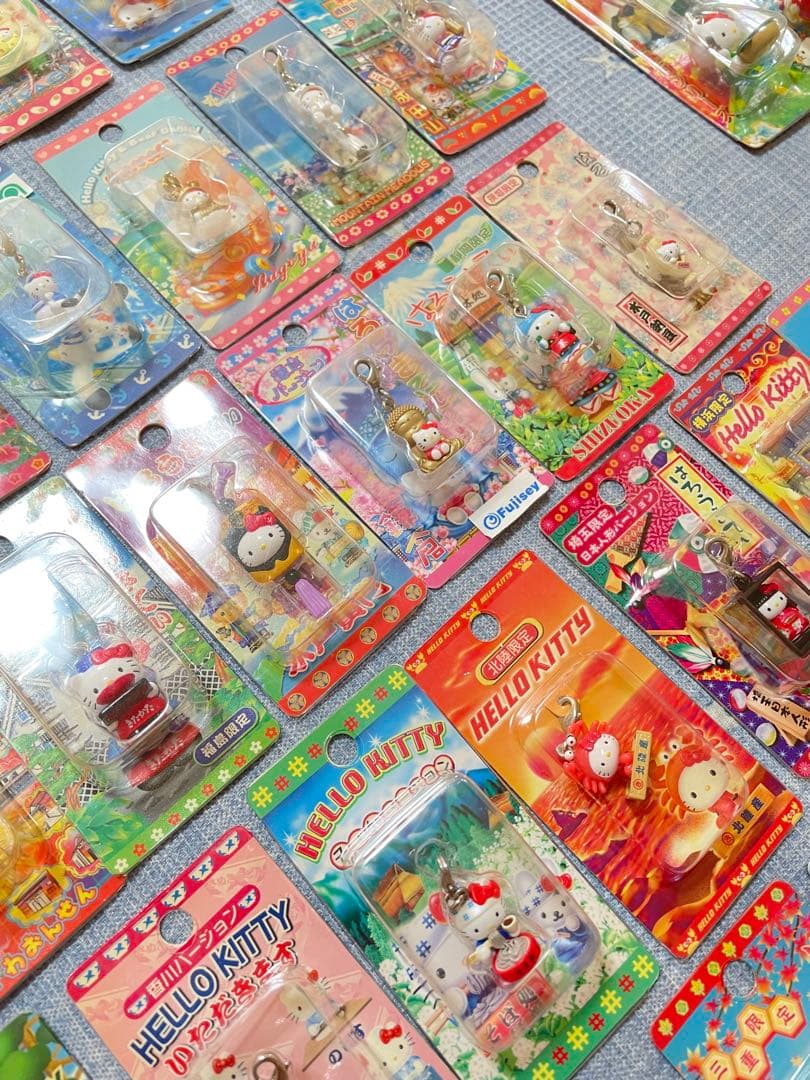 ハローキティ ファスナーマスコットキーホルダー 70個 その他8個