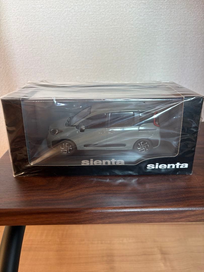 トヨタ　シエンタ　ミニカー