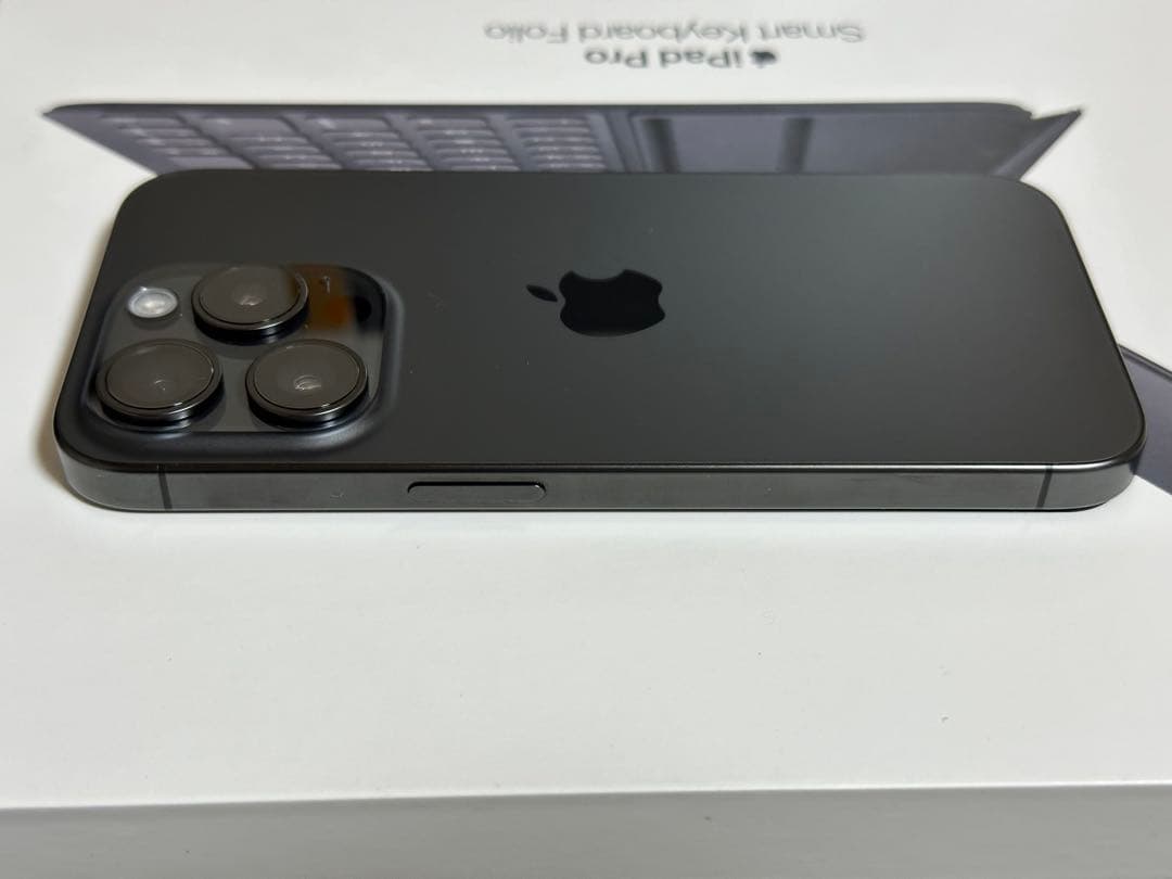 [美品] IPhone 15 Pro 128G ブラックチタニウム