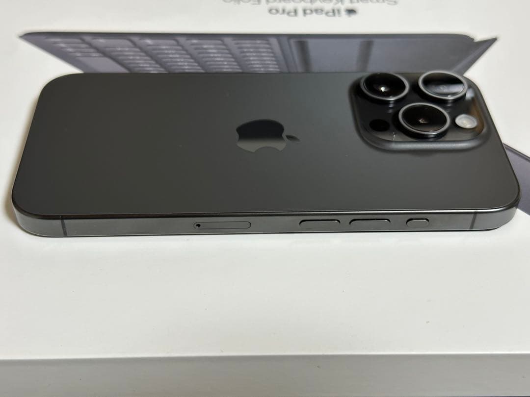 [美品] IPhone 15 Pro 128G ブラックチタニウム