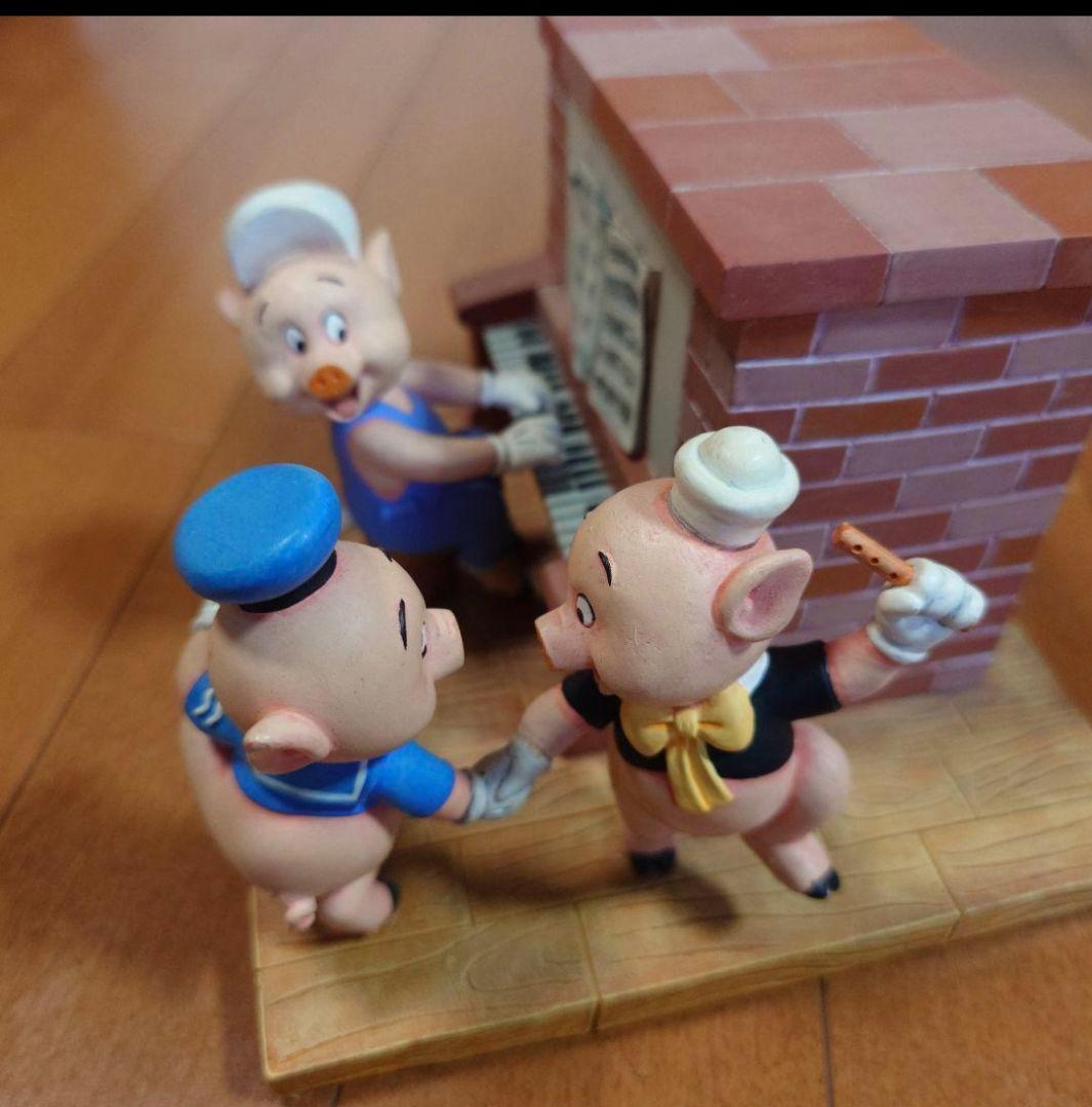 ディズニー ノスタルジアウォッチコレクション クララベル・カウ 三匹の子ぶた