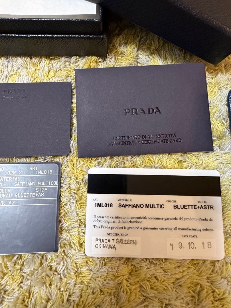 PRADA サフィアーノレザー 二つ折り財布 ブルー　美品