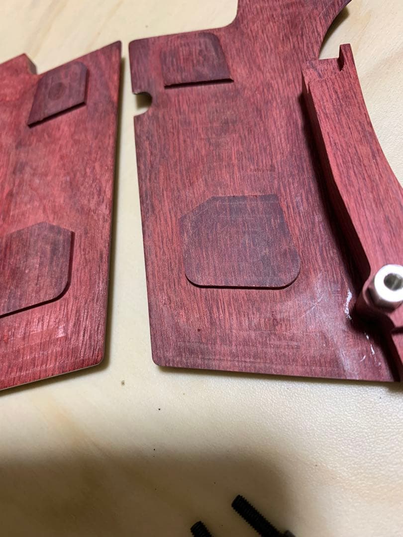 美品木製グリップ/東京マルイデザートイール.50AE/スムーズ/レッド　薄型