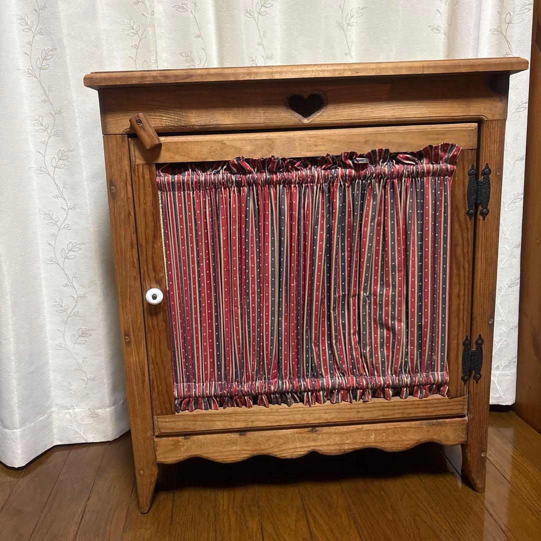 カントリー木製ストライプ柄キャビネット