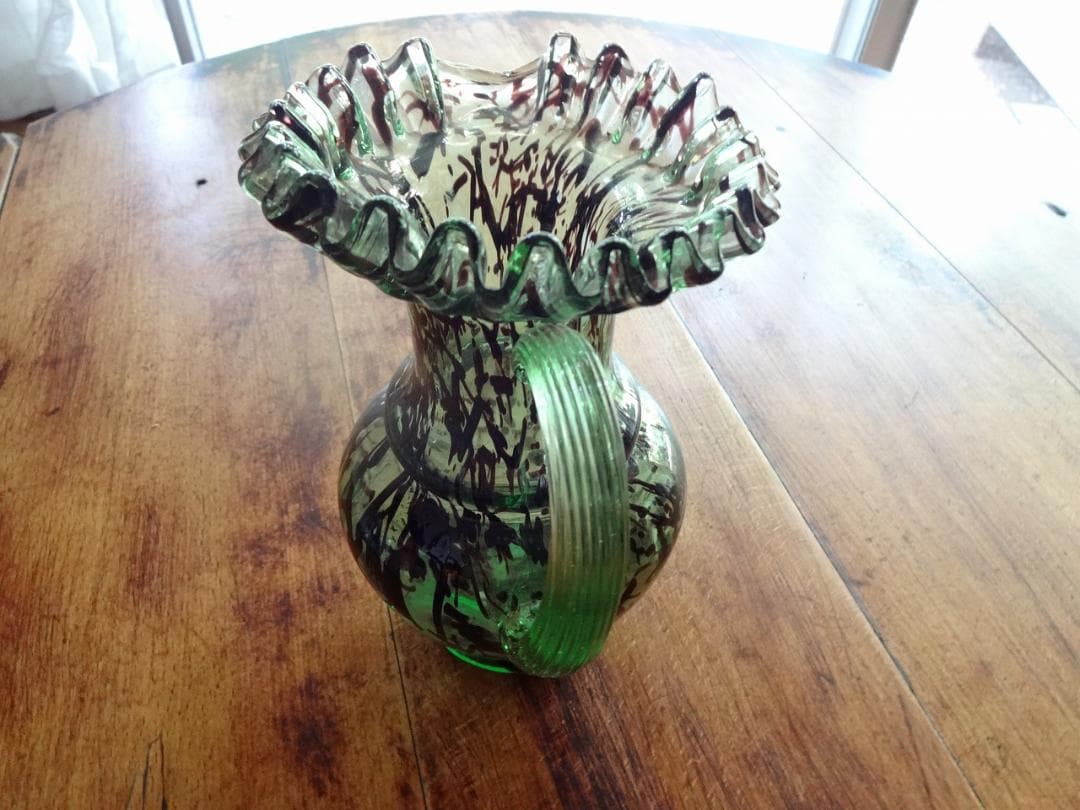 アンティーク　薄緑紫文入り花瓶