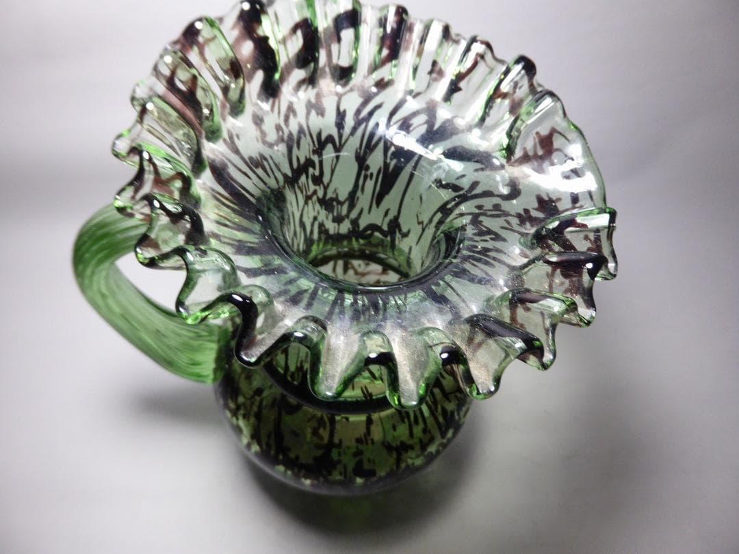 アンティーク　薄緑紫文入り花瓶