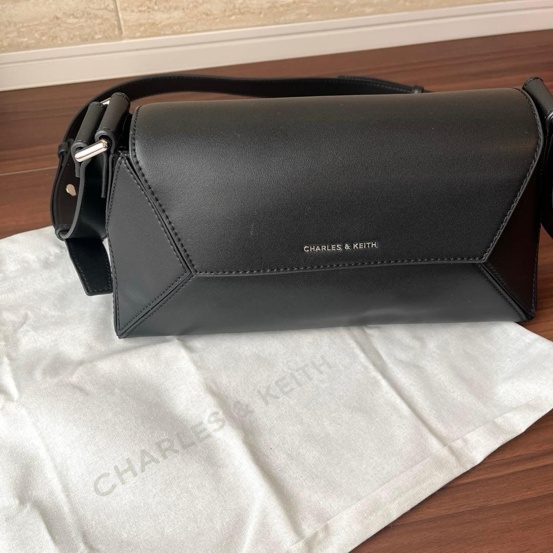 CHARLES & KEITH Nasrin ナスリン　ショルダーバッグ