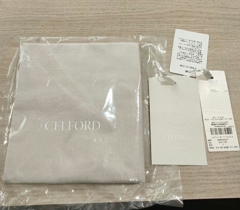 【新品未使用】セルフォード リュタンビジュースタッズポシェット アイボリー