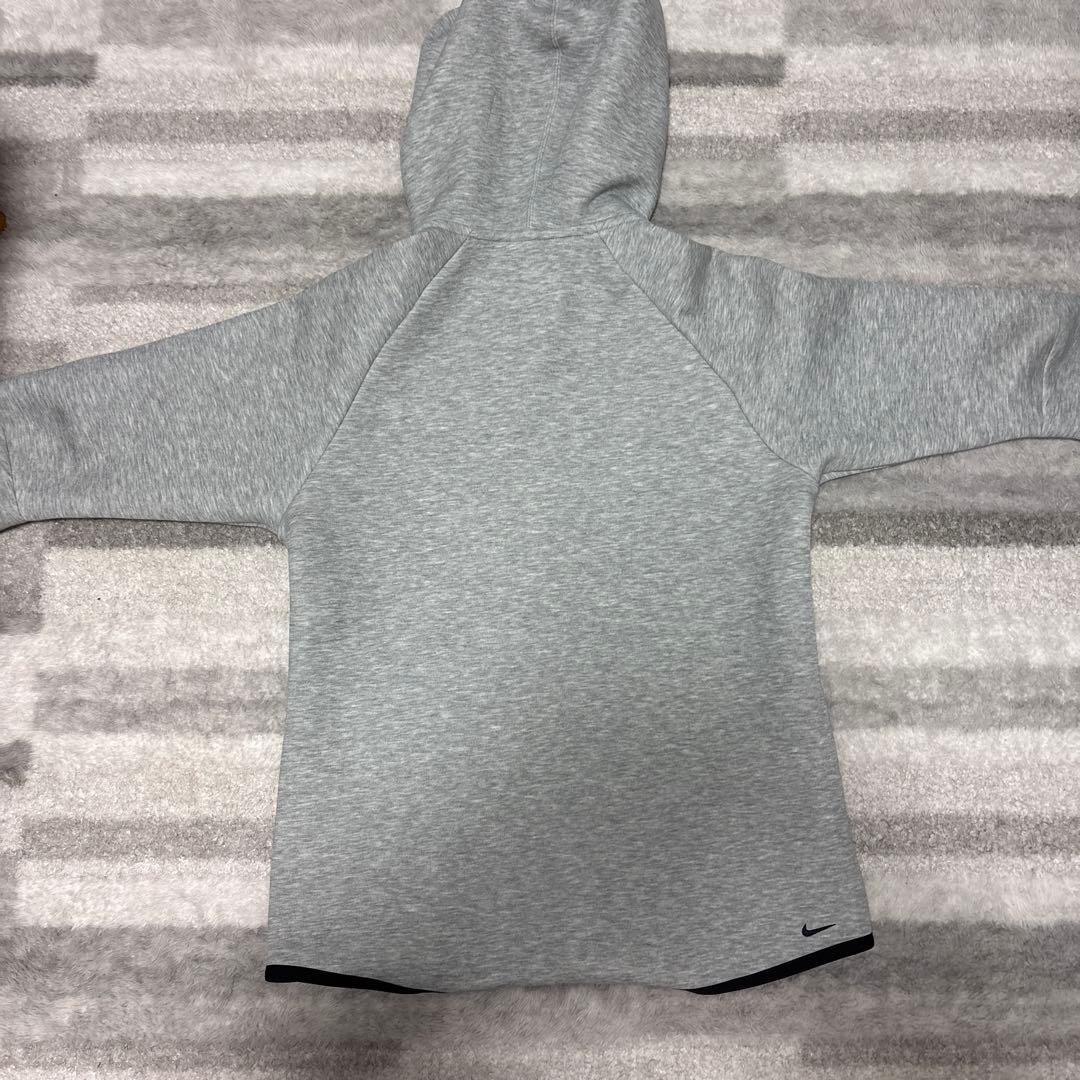 Nike テックフリース　グレー