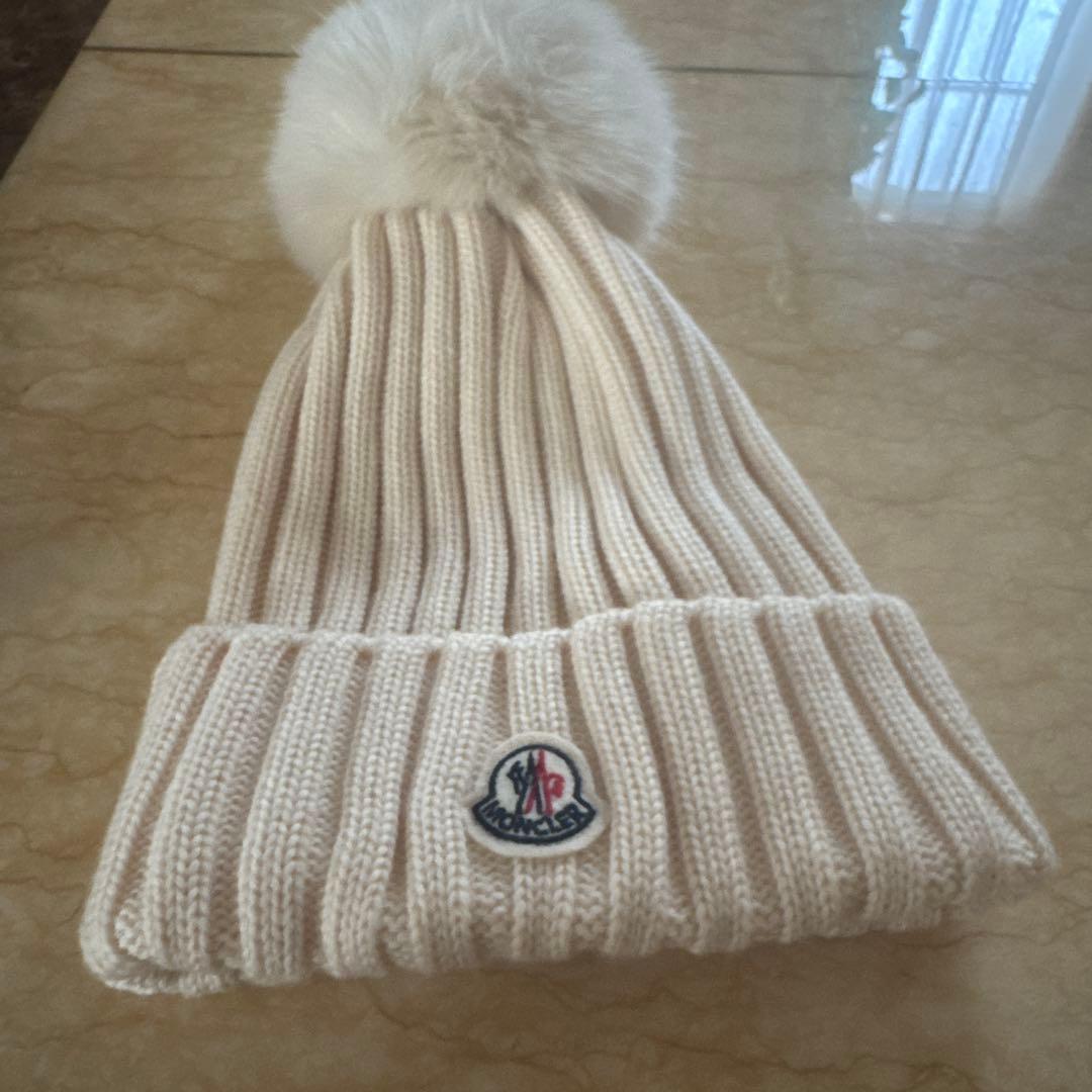 Moncler アイボリー　ベージュ　ファー付きニット帽