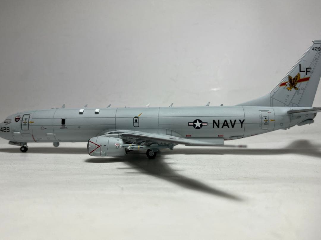 アカデミー　1/144 P-8A 対潜哨戒機　（完成品）