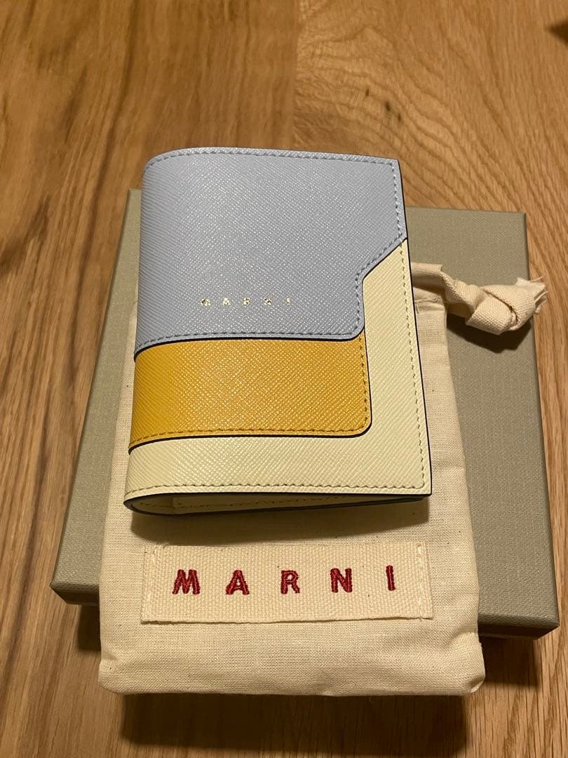 【新品・未使用】マルニ 二つ折り財布 MARNI