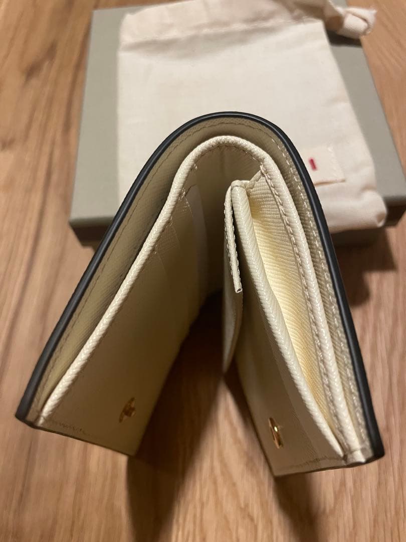 【新品・未使用】マルニ 二つ折り財布 MARNI