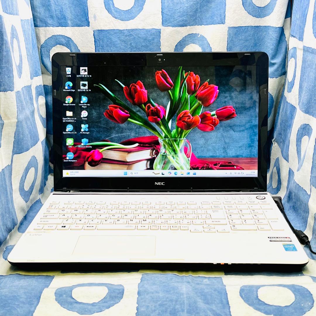 サクサク快適SSD☆人気白ノートパソコン♡ブルーレイ&カメラ！Windows11