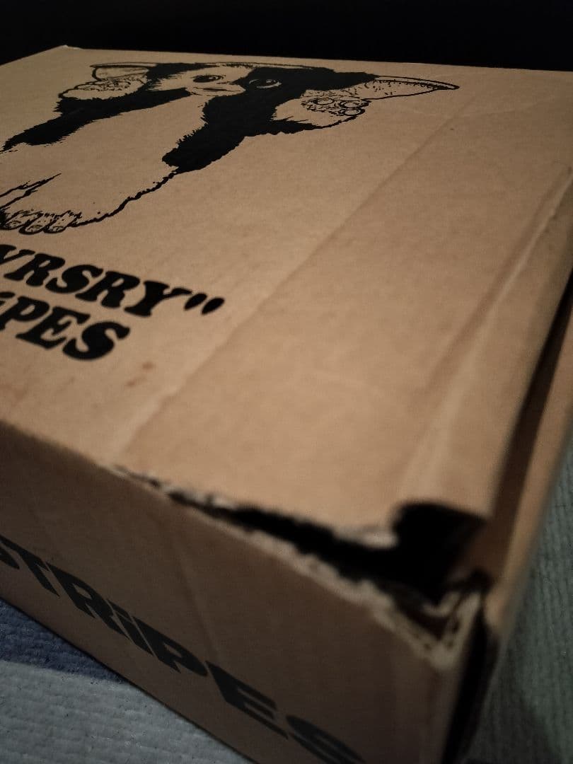 オーバーザストライプスの限定『グレムリン』ギズモフィギュアぬいぐるみ