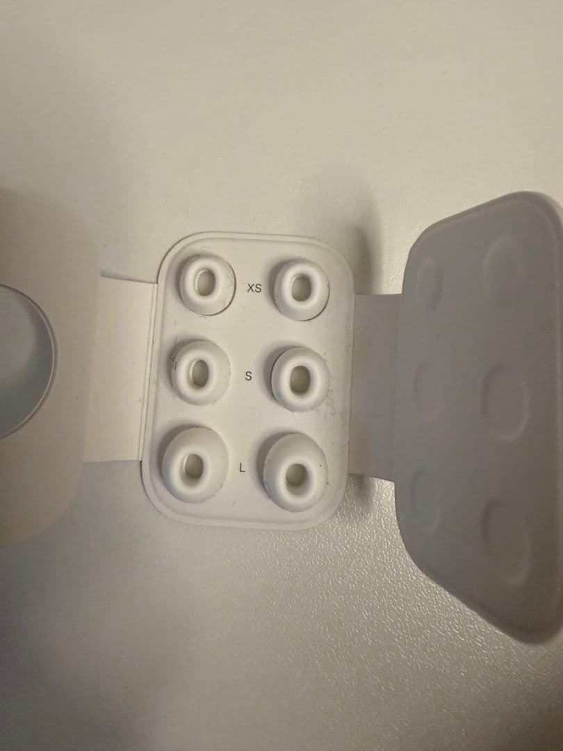 第二世代　エアポッズApple AirPods Proワイヤレス　充電ケース付