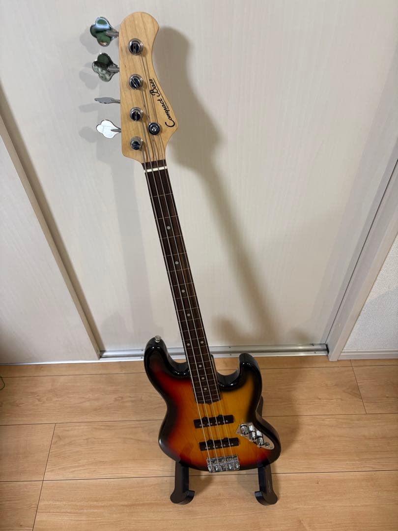 エレキベース サンバースト ショートスケール フレットレス