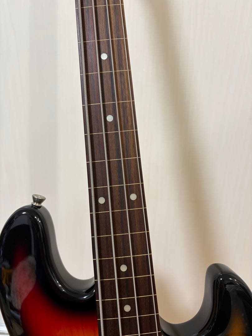 エレキベース サンバースト ショートスケール フレットレス