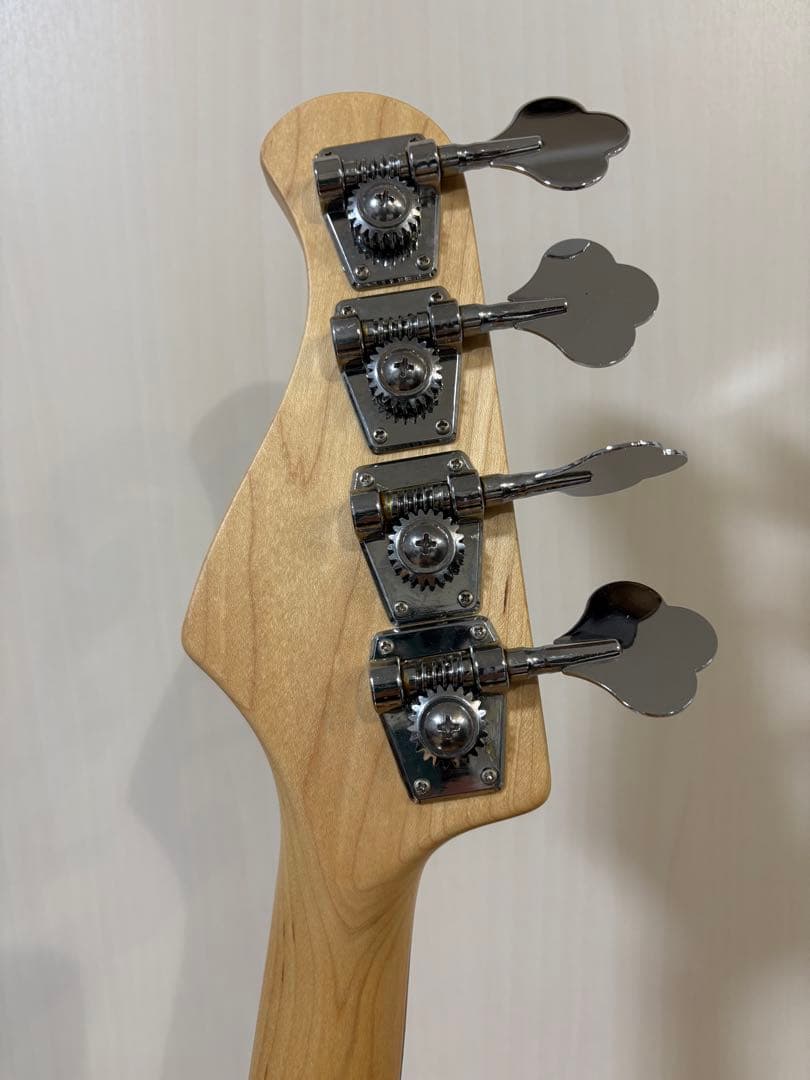 エレキベース サンバースト ショートスケール フレットレス