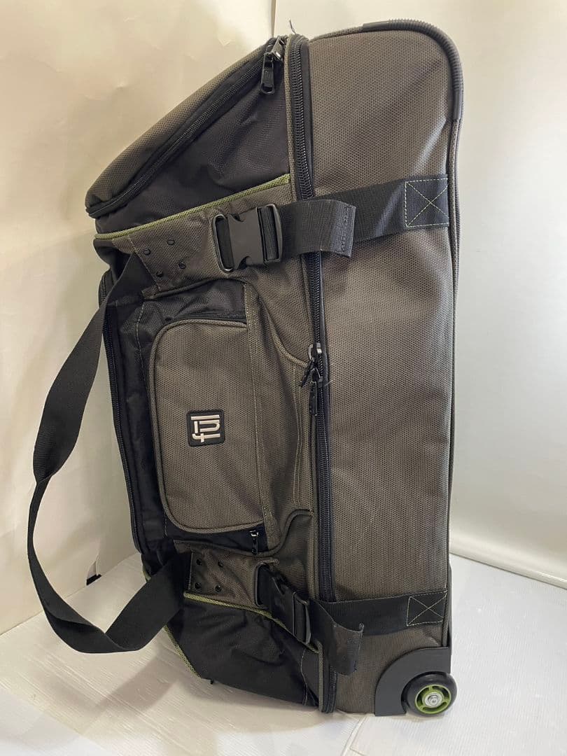 FUL　キャリーバッグ　スーツケース　黒