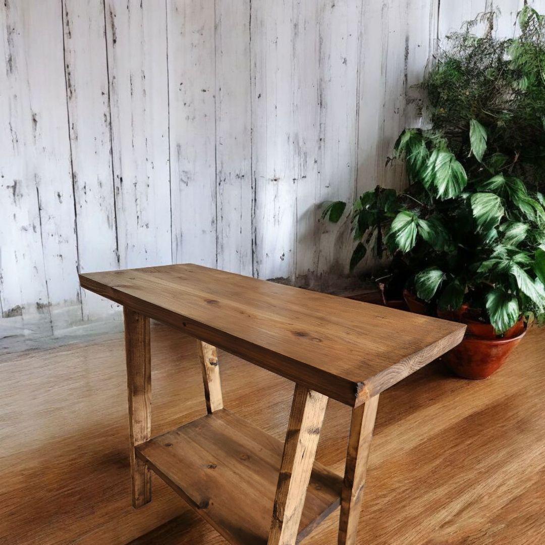 天然材を使用した古材風　シンプルなスツール