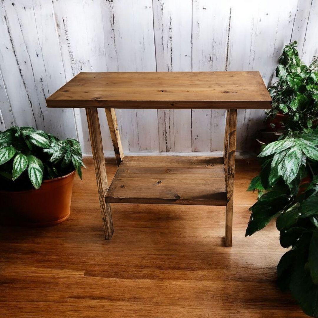 天然材を使用した古材風　シンプルなスツール