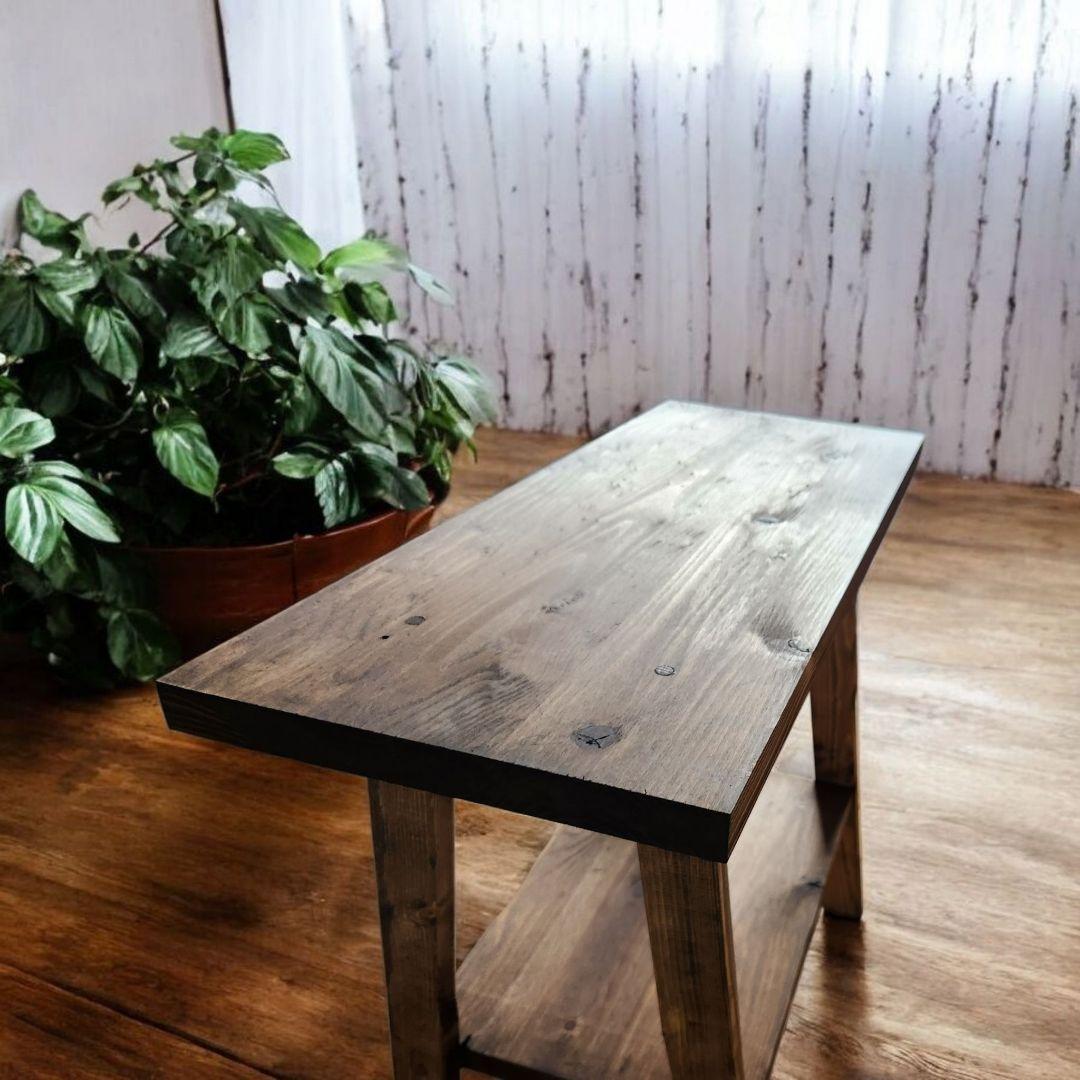 天然材を使用した古材風　シンプルなスツール