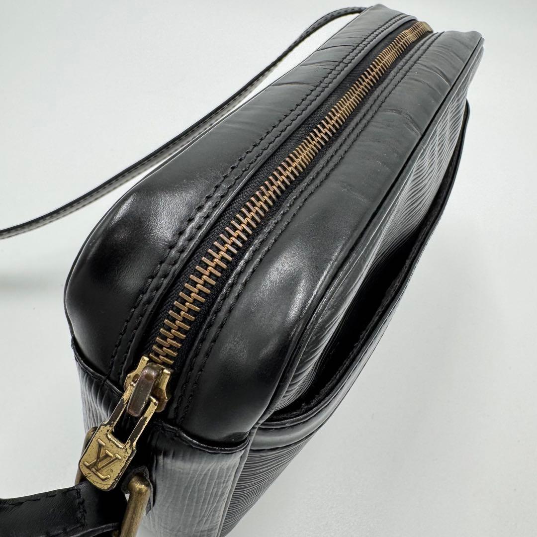 ルイヴィトン エピ トロカデロ24 レザー ショルダーバッグ 斜めがけ ブラック