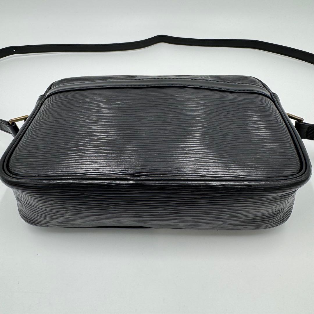 ルイヴィトン エピ トロカデロ24 レザー ショルダーバッグ 斜めがけ ブラック