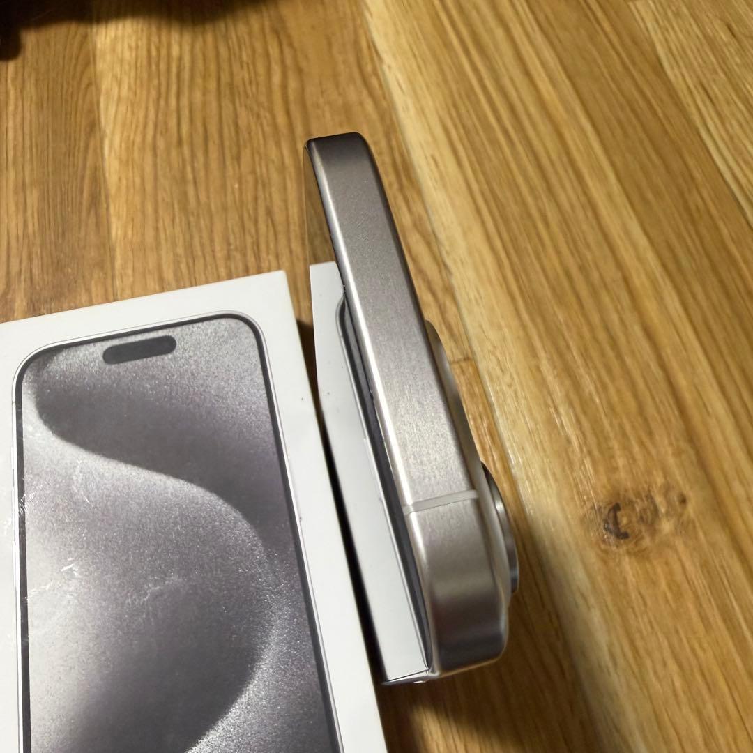 Apple iPhone 15Pro ホワイトチタニウム 128GB