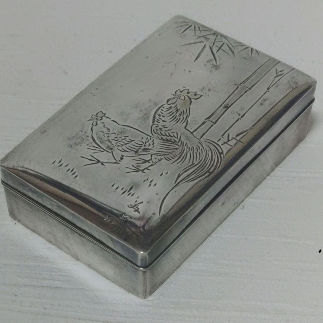 小箱　煙草入　義正刀　生駒製　銀製　小物入れ　金工　片切り彫り　ニワトリ　ア12