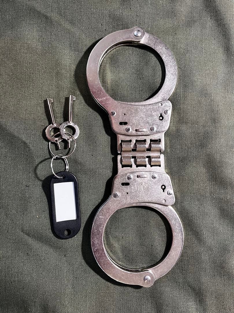 土日限定特価★米国製手錠 Smith & Wesson M300ー1