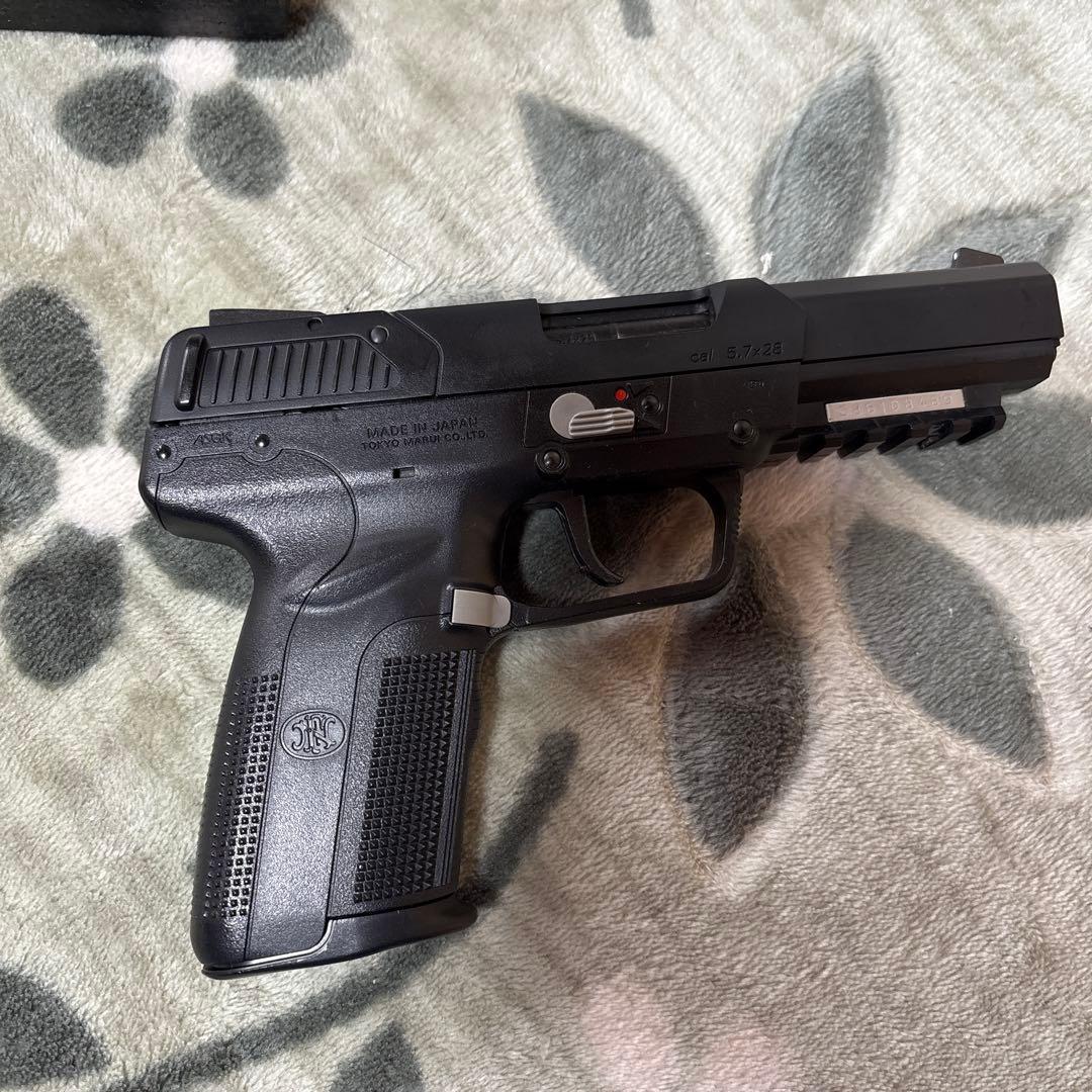 東京マルイ　FNファイブセブン