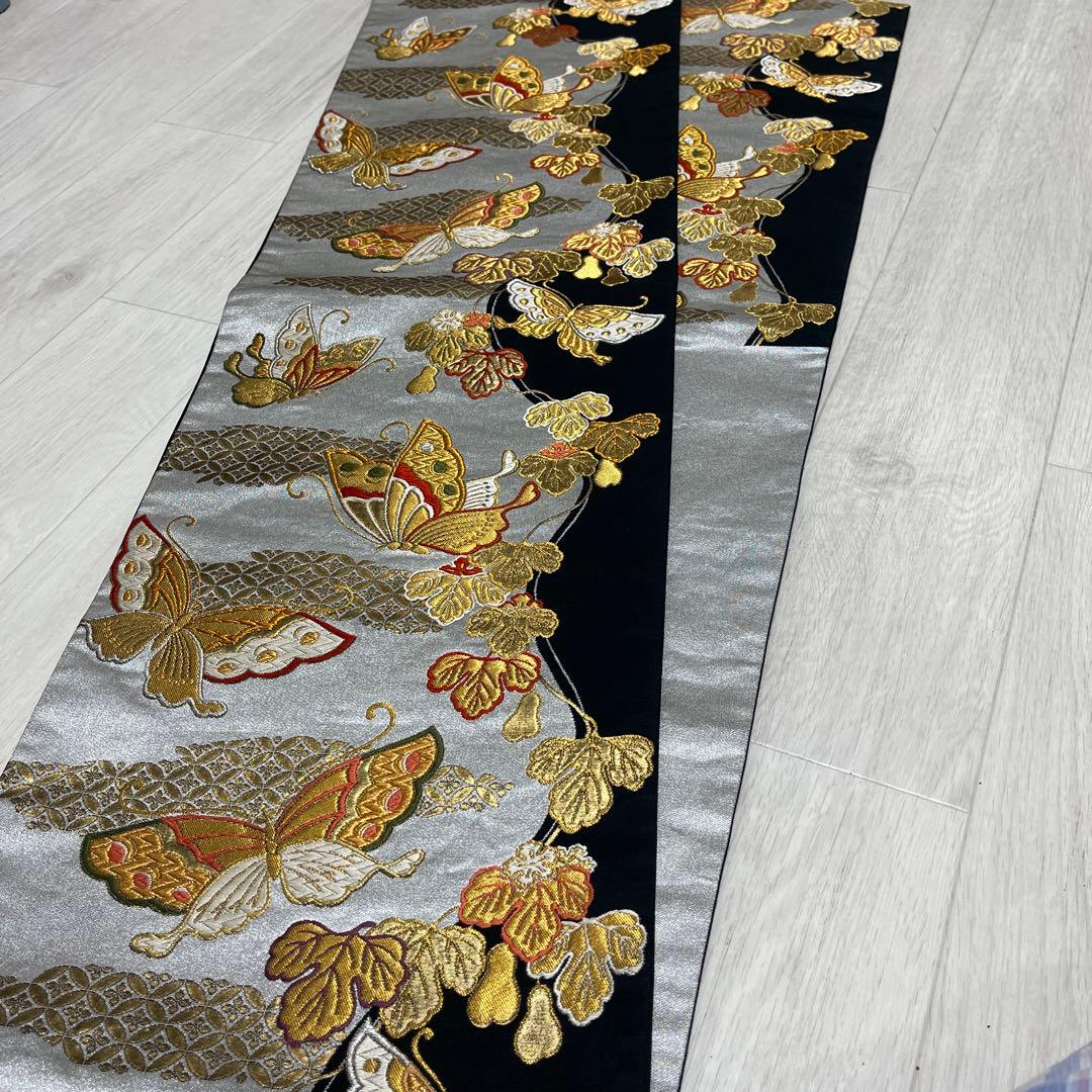 あらら様上質正絹豪華 ラメ、薔薇、蝶々 ゴージャス柄