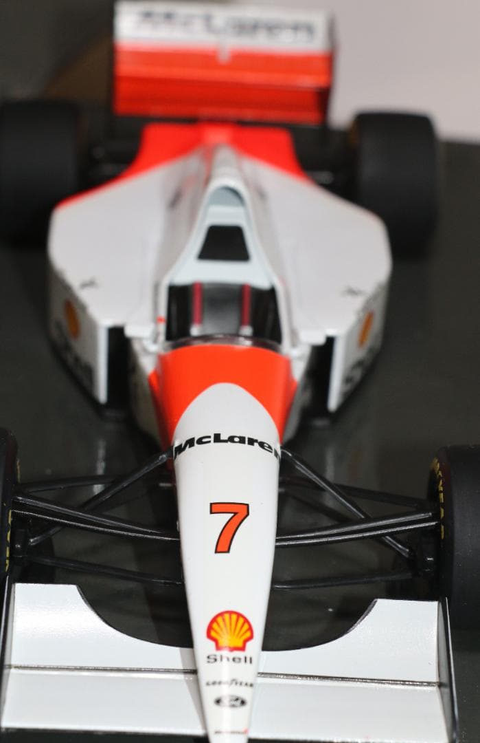 貴重ビックスケール１／1８　マクラーレン・コレクション　マクラーレンMP4／8
