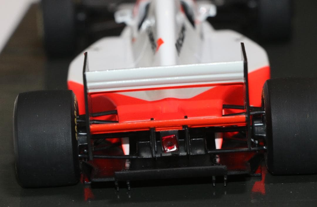 貴重ビックスケール１／1８　マクラーレン・コレクション　マクラーレンMP4／8