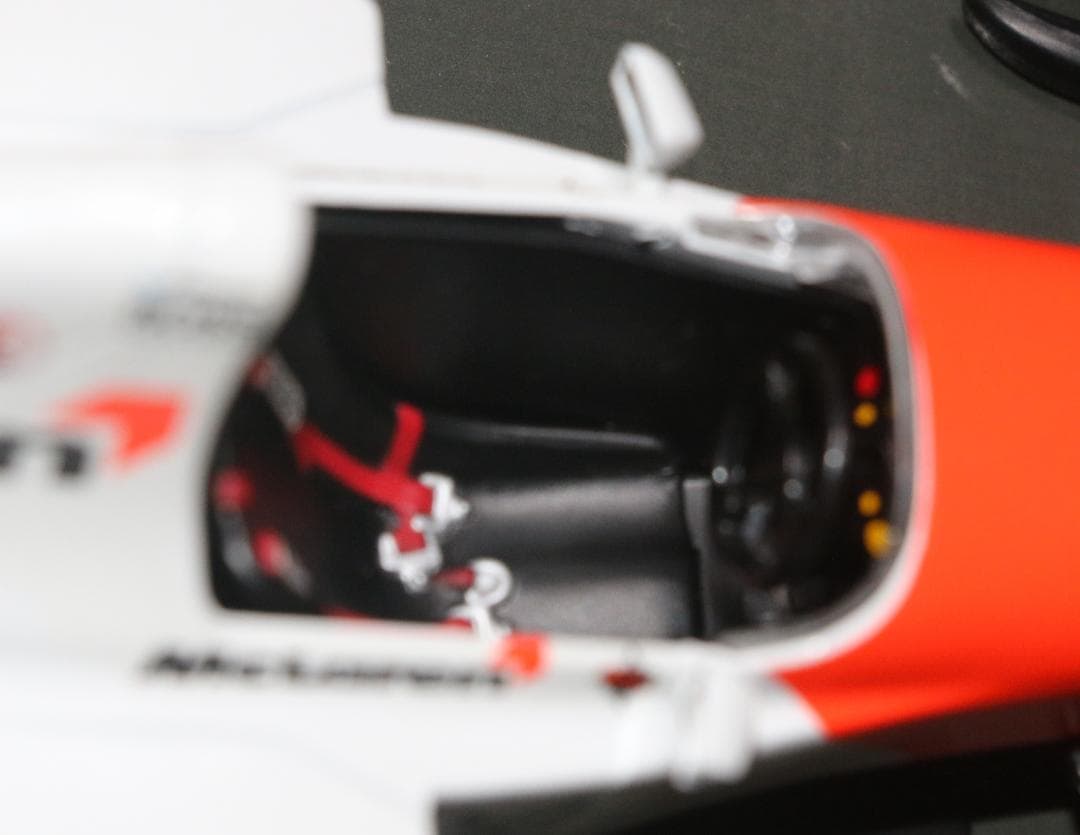 貴重ビックスケール１／1８　マクラーレン・コレクション　マクラーレンMP4／8