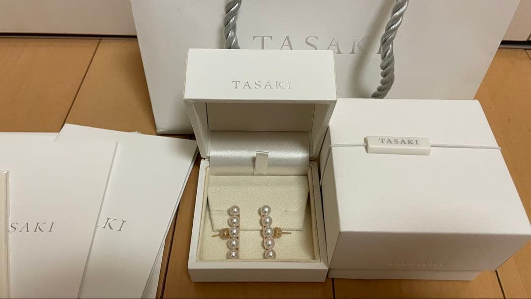 美品TASAKIタサキバランスピアスk18サクラゴールド