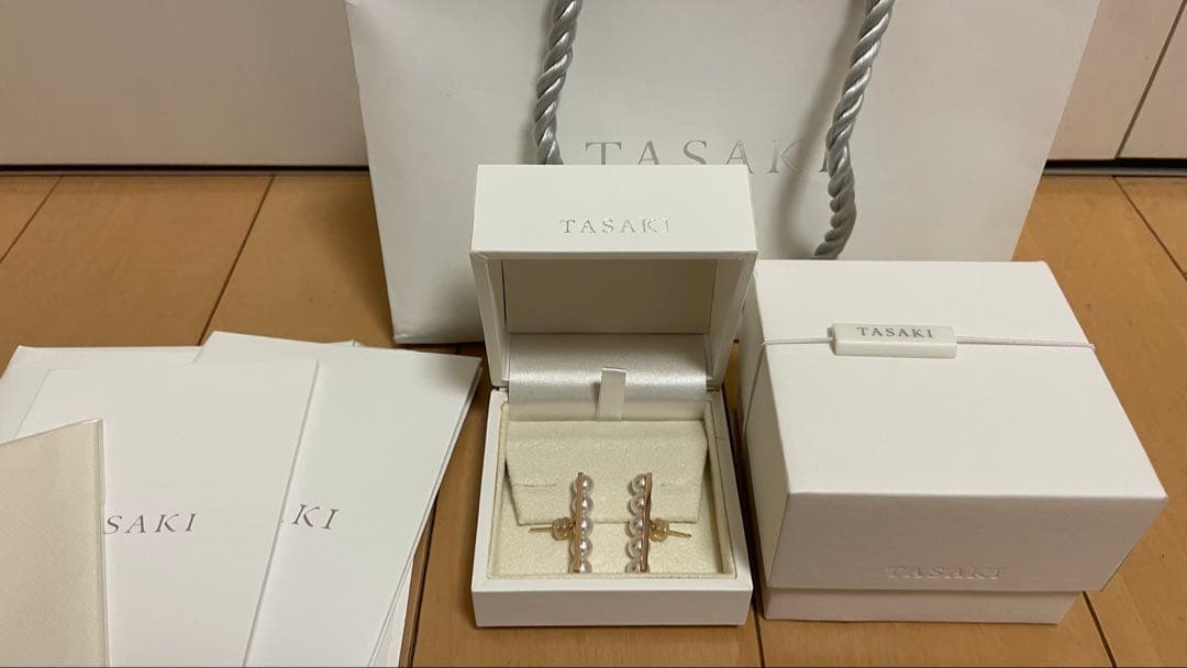 美品TASAKIタサキバランスピアスk18サクラゴールド