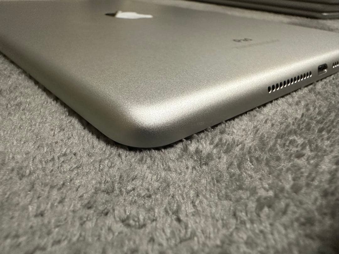 ぱる　Apple iPad 第6世代 32GBホワイト 本体