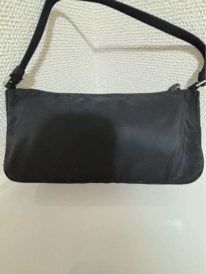 最終価格値下げ不可極美品PRADAバックアクセサリーポーチ　NERO58